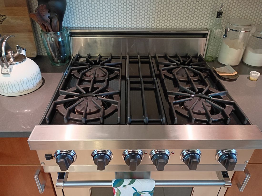 Gas range top with clean grates and stainless steel
